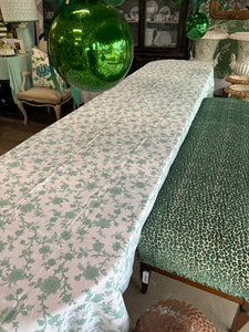 Magnolia Flora Tablecloth