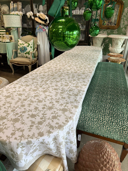 Magnolia Flora Tablecloth