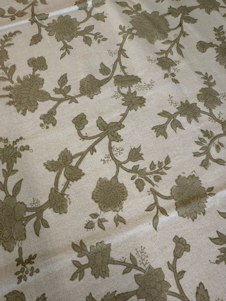 Magnolia Flora Tablecloth