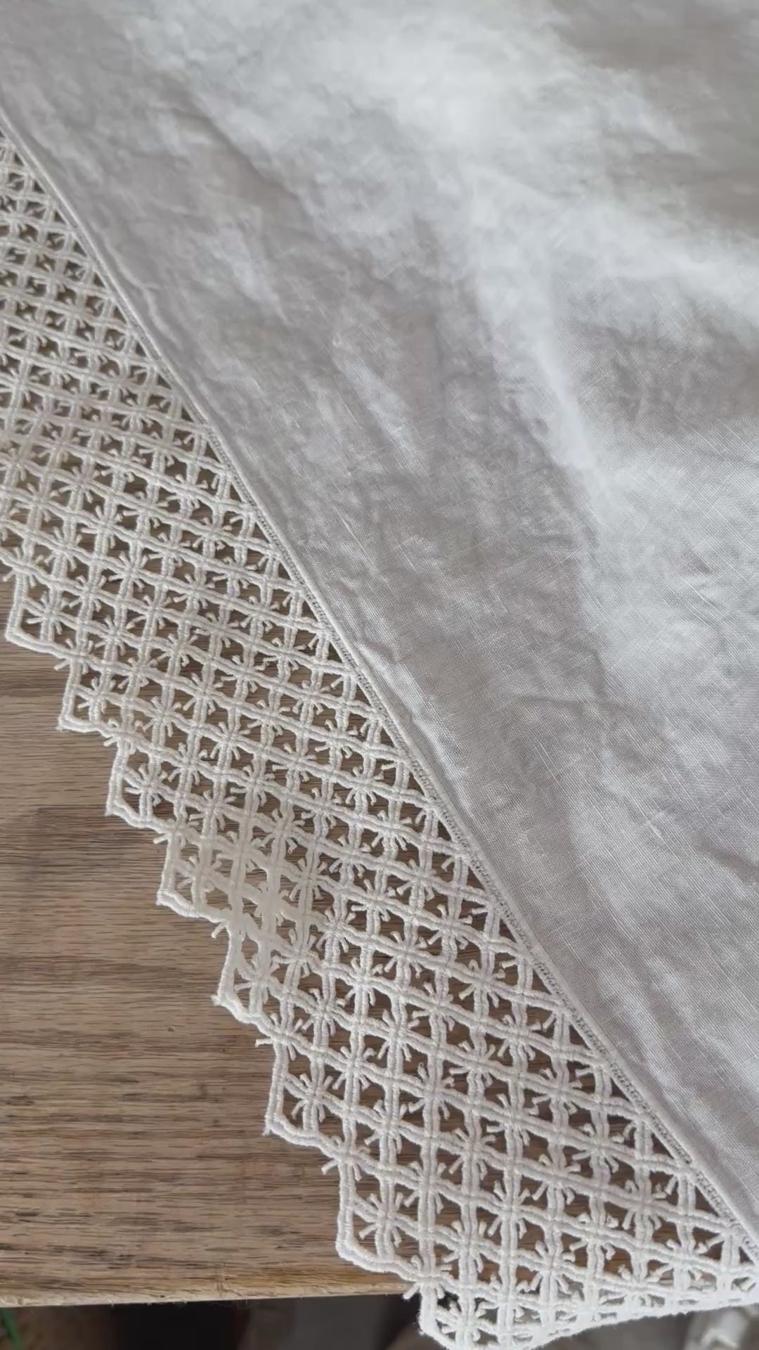 Italian Linen Tablecloth - Macramé 330 x 190cm