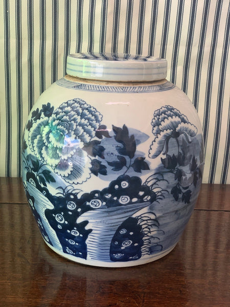 23cmH Blue & White Ginger Jar